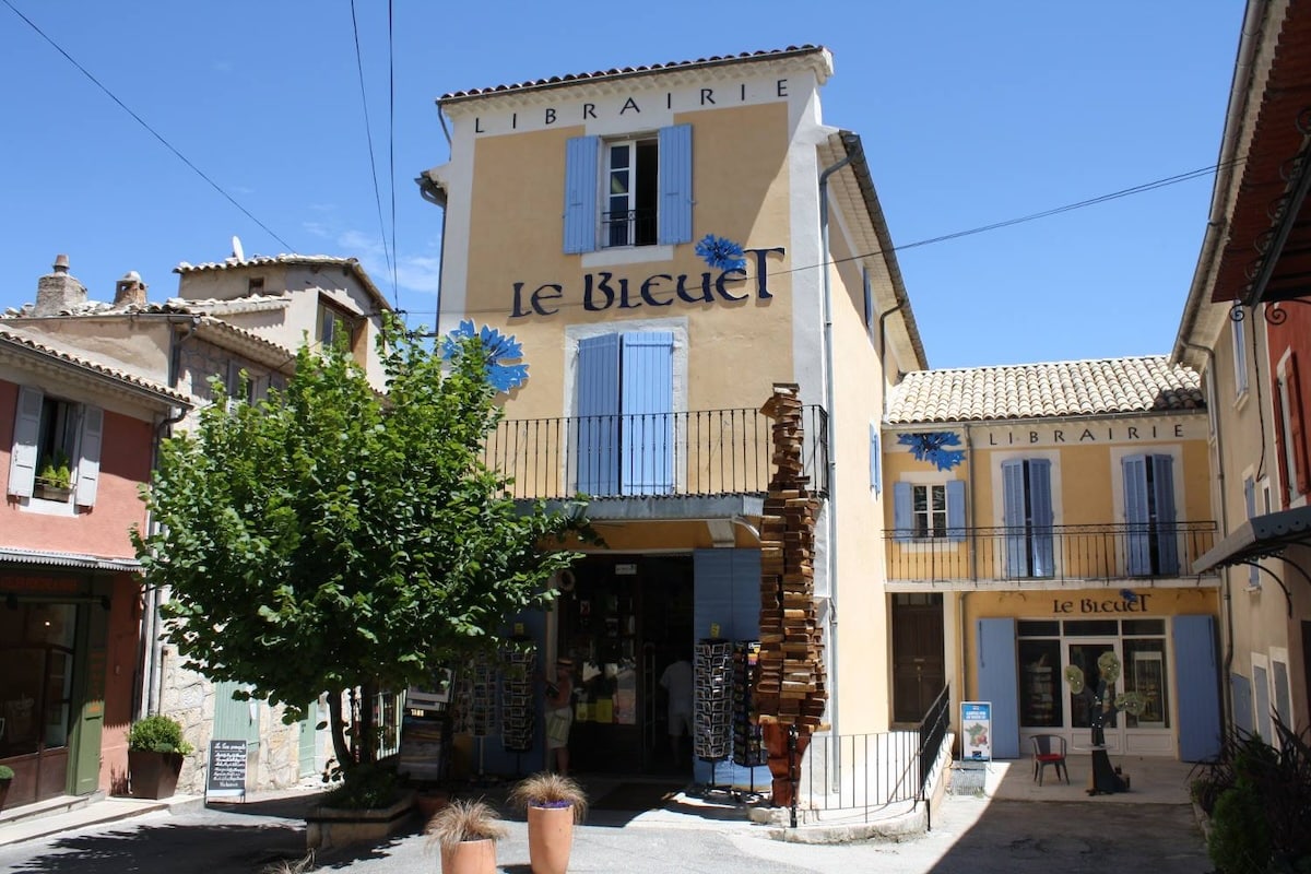 Le Bleuet à Banon : comment une librairie rurale est devenue un phénomène mondial