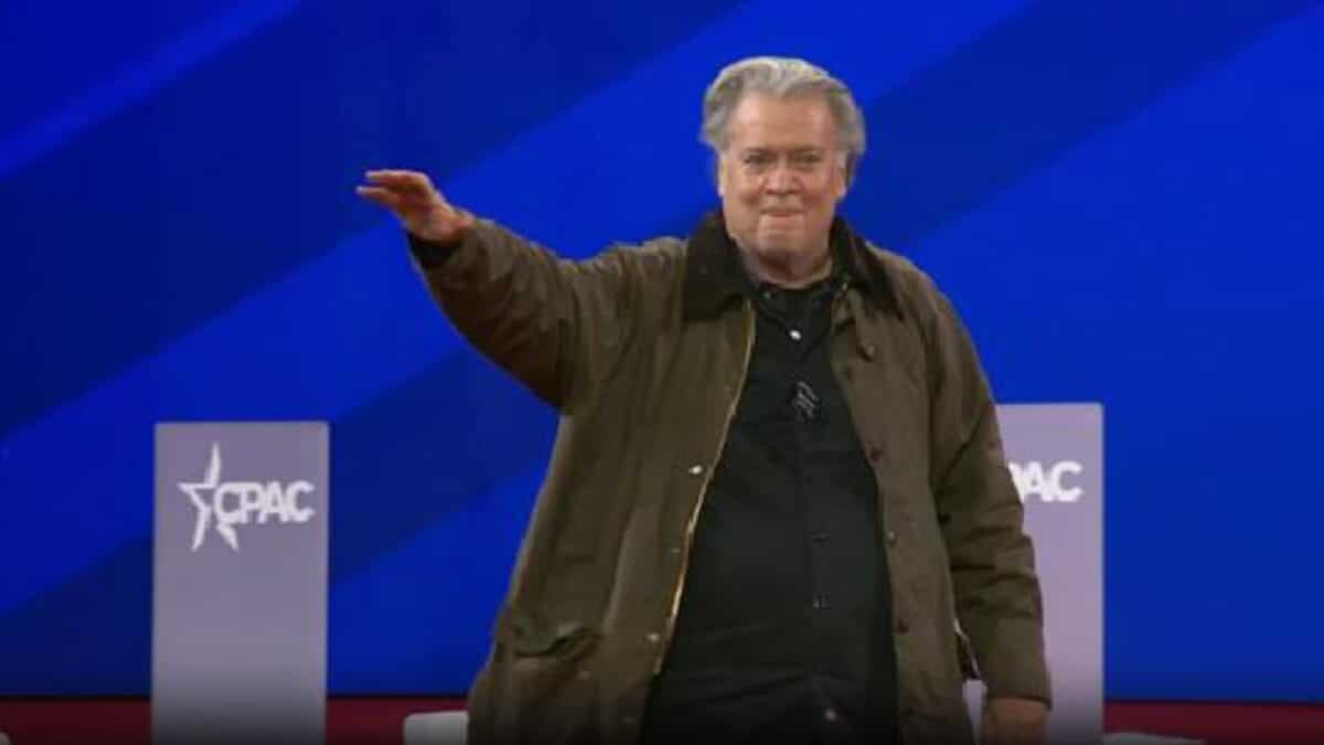 Salut nazi : quand Steve Bannon se moque de Jordan Bardella