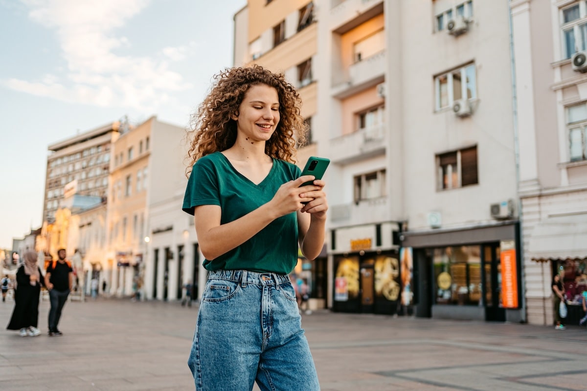 Gagner des cadeaux en marchant : le pari de l’appli Explorz