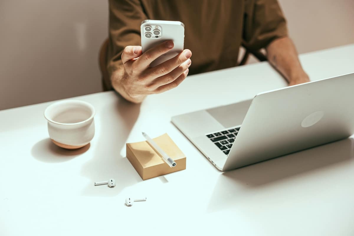 Transferts financiers mobiles : analyse des solutions les plus économiques