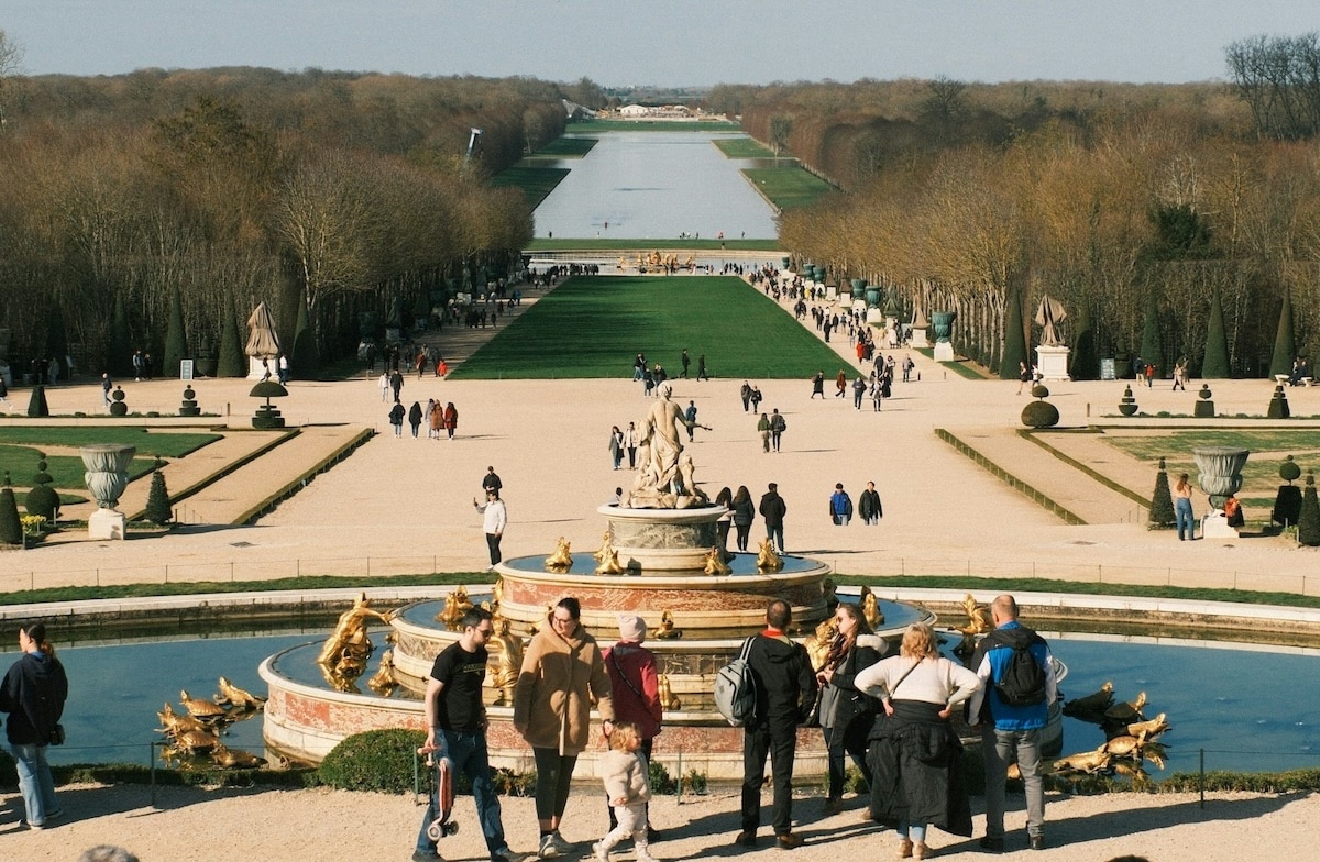 Tourisme de masse : Versailles tire la sonnette d’alarme