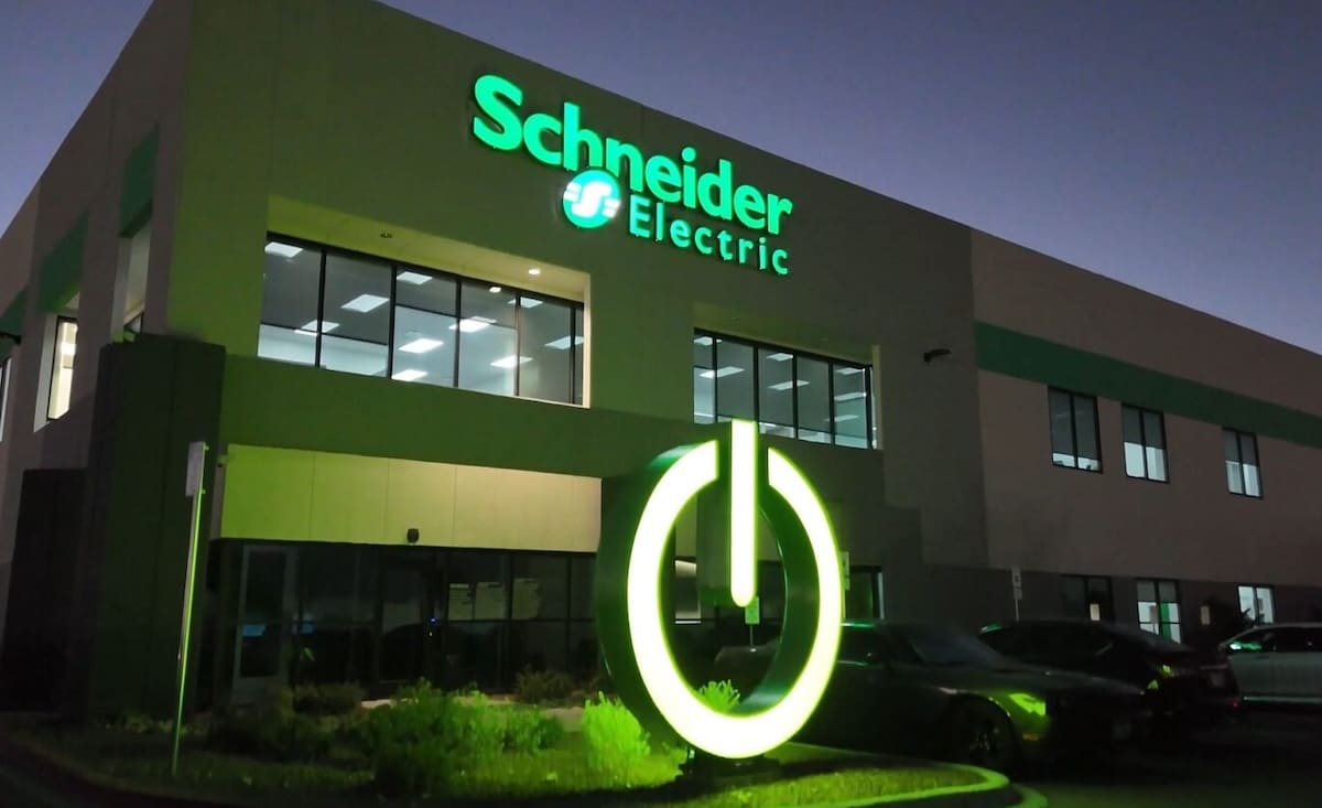 Schneider Electric accélère