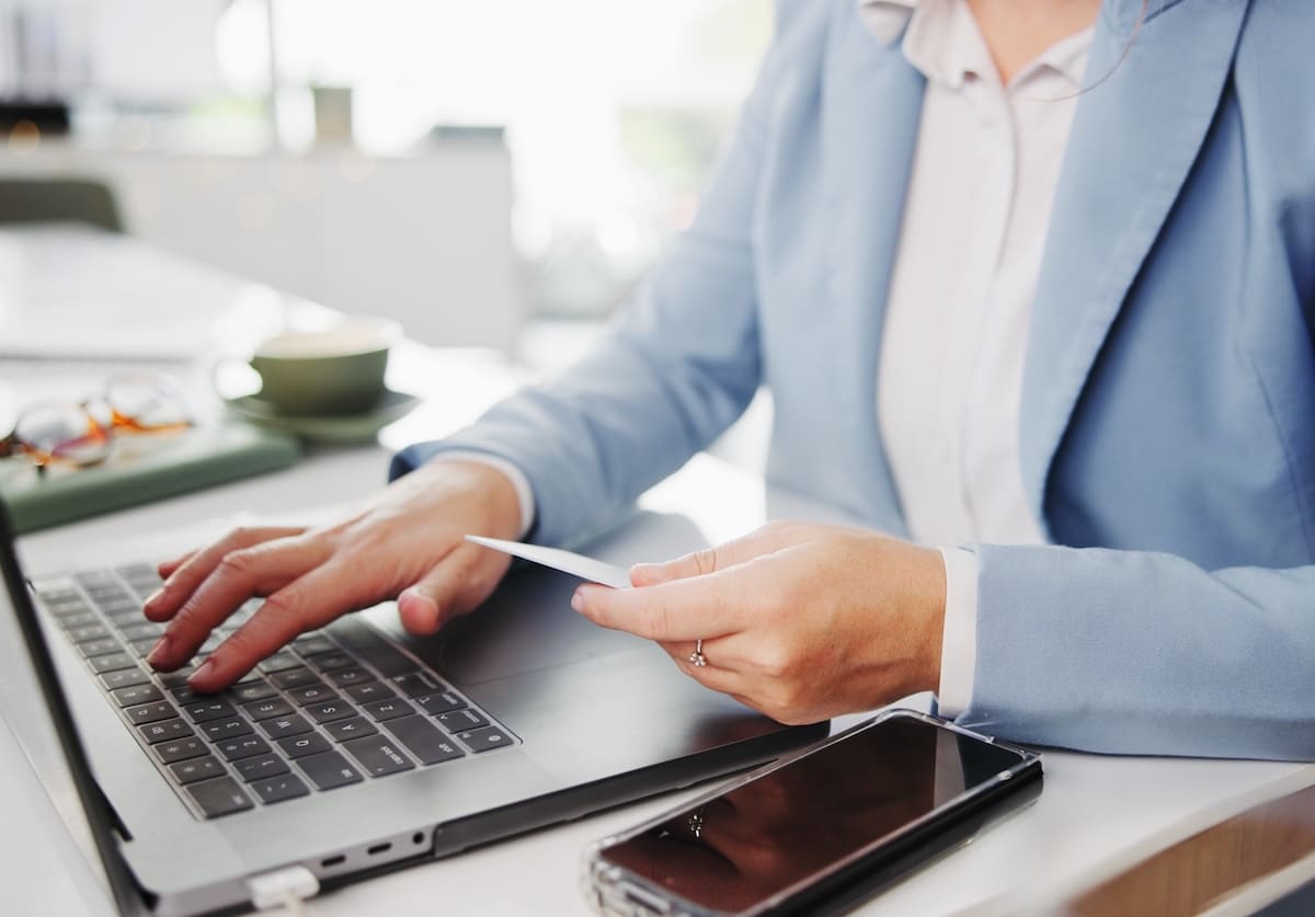 Bien choisir sa banque au moment de créer son entreprise : les erreurs à éviter